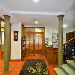 Residencia Ziri Guest house